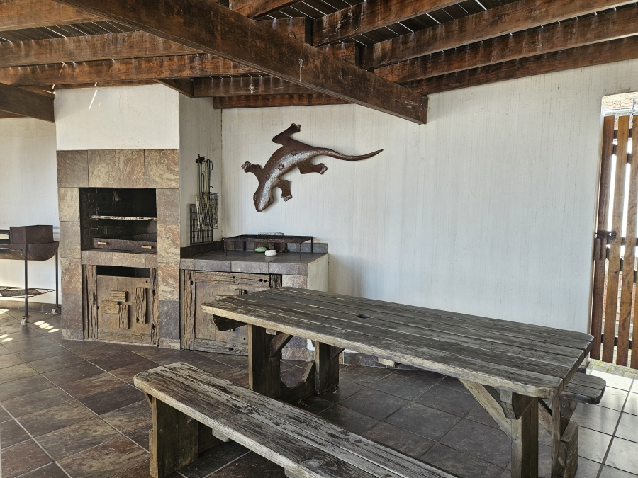 5 Bedroom Property for Sale in Wavecrest Eastern Cape